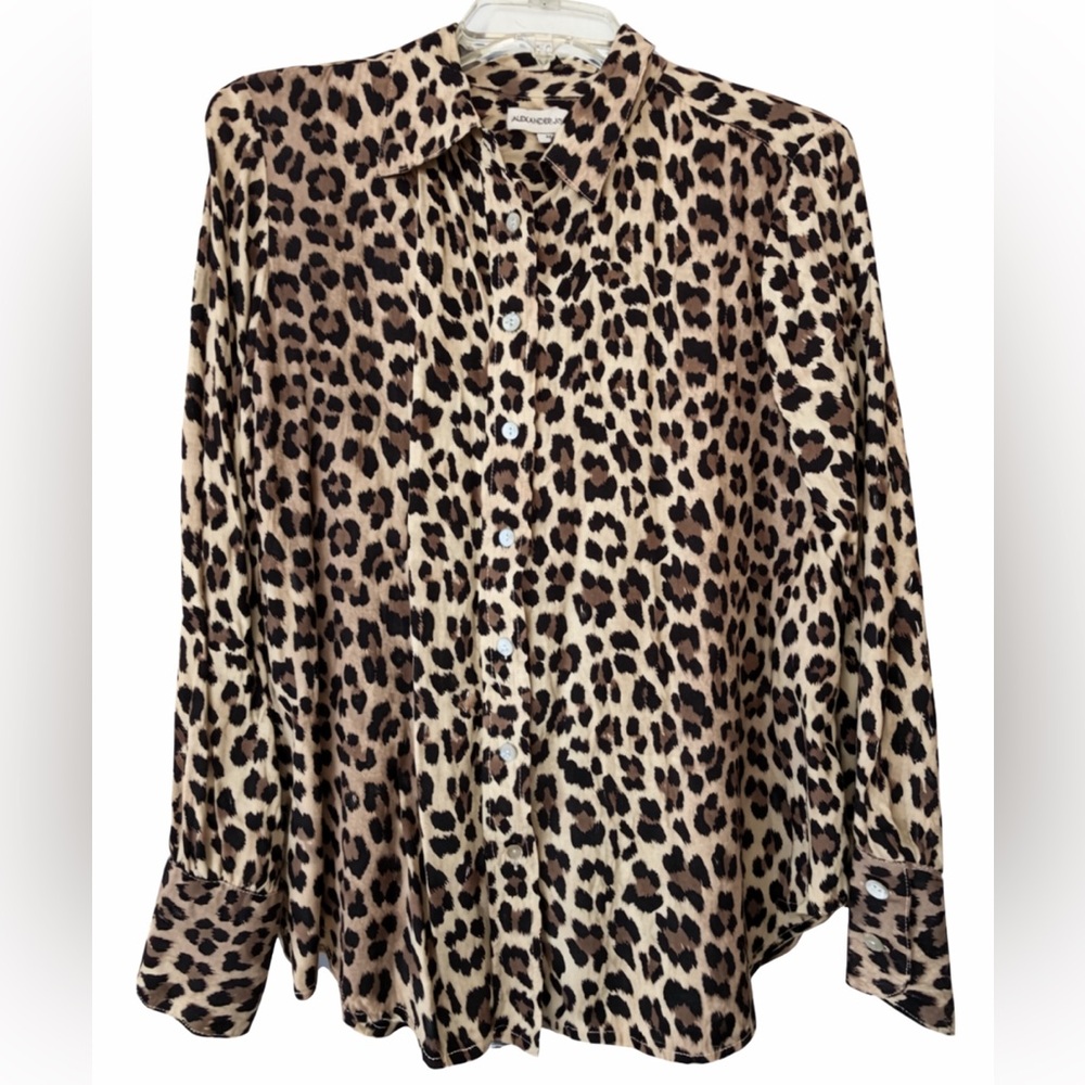 Long Sleeve Leopard Blouse Button-down size M